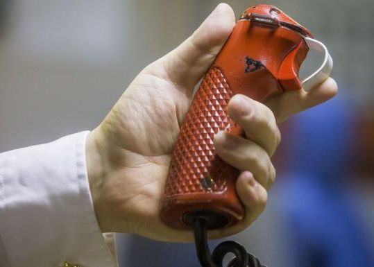 Cum arata in realitate butonul rosu care poate declansa un razboi nuclear Cum Arata In Realitate Butonul Care Poate Declansa Un Razboi Nuclear