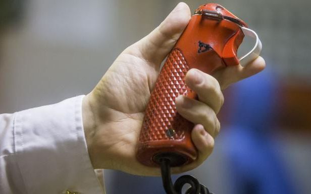 Cum arata in realitate butonul rosu care poate declansa un razboi nuclear Cum Arata In Realitate Butonul Care Poate Declansa Un Razboi Nuclear