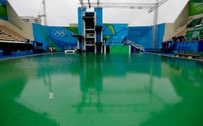 Subiectul despre care vorbeste toata lumea de la Rio! Iata de ce este verde piscina olimpica