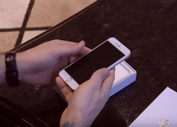 China Tara Gadgeturilor Contrafacute Cum Arata Copia Iphone 7 Si Telefonul Facut De Motorona