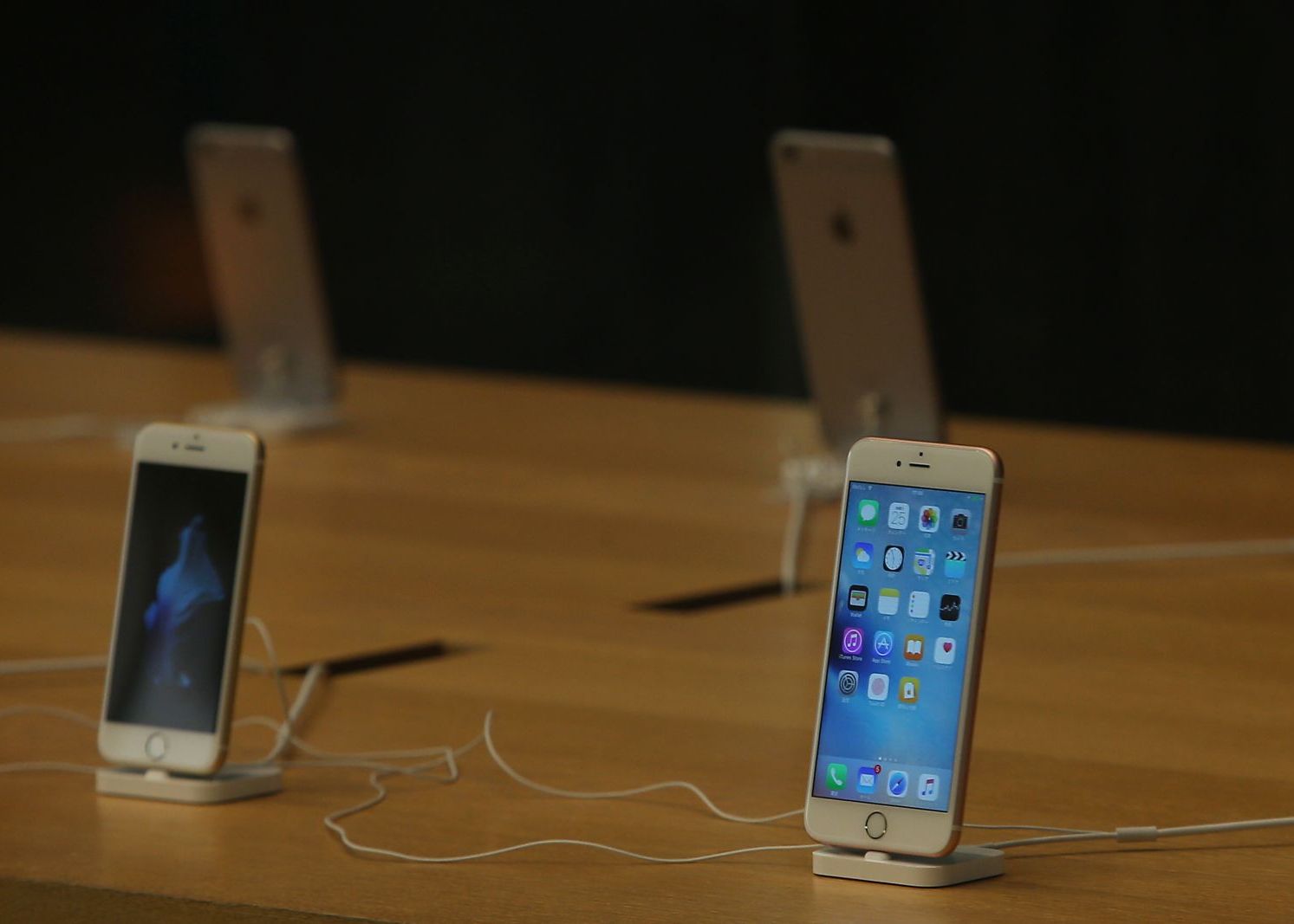 LIVEBLOG | Este cel mai bun iPhone pe care l-am facut vreodata! Totul despre iPhone si Apple Watch Series 2! Cat costa Liveblog Lansare Iphone 7