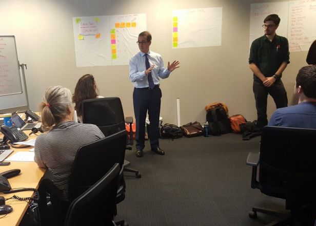 Gafa Uriasa Facuta De Un Politician Ce A Dezvaluit In Aceasta Poza Postata Pe Internet