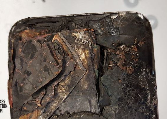 I-a explodat telefonul in buzunar si a ajuns cu arsuri grave la spital! Nu a fost un Galaxy Note7, ci un alt telefon I A Explodat Telefonul In Buzunar Si A Ajuns Cu Arsuri Grave La Spital Nu A Fost Un Galaxy Note7 Ci Un