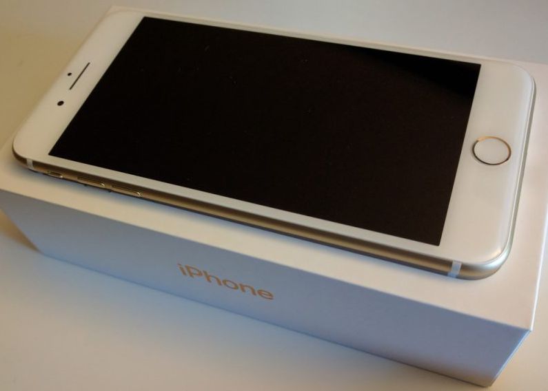 Doua Persoane Care Au Vrut Sa Si Cumpere Iphone 7 Au Fost Arestate