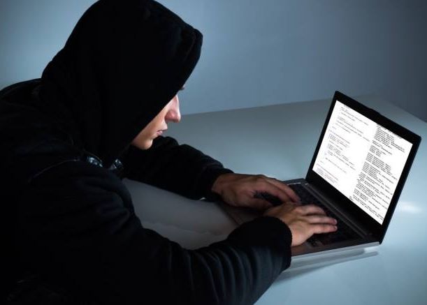 Cat Castiga Hackerii Romani Conduc Masini De Lux Si Merg In Vacante Exotice