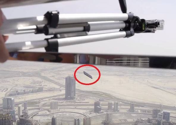 Au Aruncat Noul Iphone 7 De Pe Cea Mai Inalta Cladire Din Lume Ce S A Intamplat Cu Telefonul Dupa Ce A