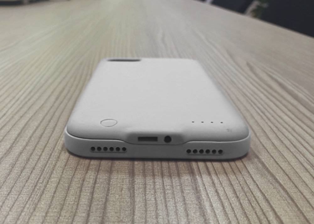 Carcasa Care Le Reda Fanilor Iphone 7 Mufa Pentru Casti Audio