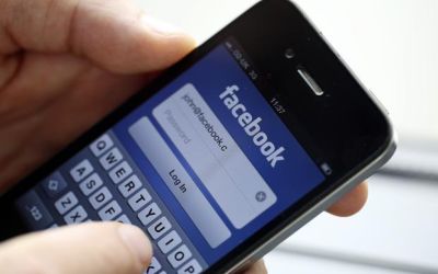 Stai mult timp online? Dependenta de Internet poate ascunde boli grave