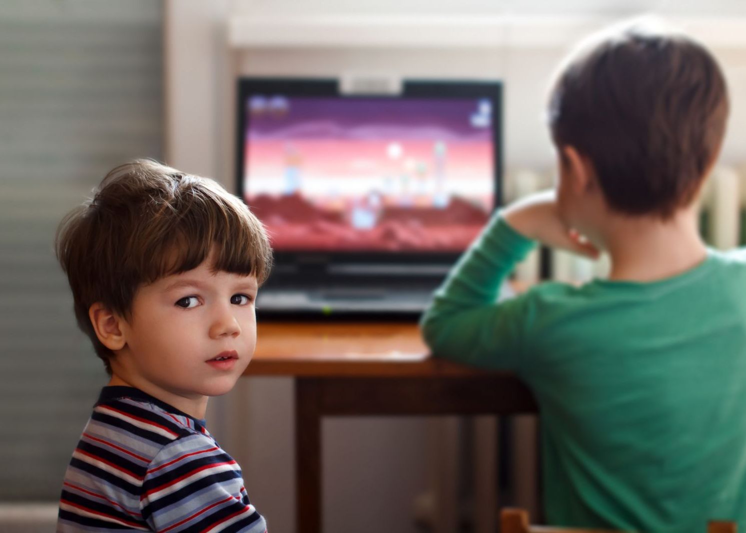 Un baiat de 12 ani a primit o factura de 100.000 de euro dupa ce a stat pe net! Ce s-a intamplat cand au aflat parintii Un Baiat De 12 Ani A Primit O Factura De 100 000 De Euro Dupa Ce A Stat Pe Net Ce S A Intamplat Cand Au