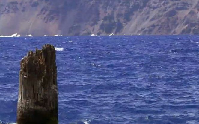 Batranul Din Lac Misterul Care Pare Sa Incalce Legile Fizicii