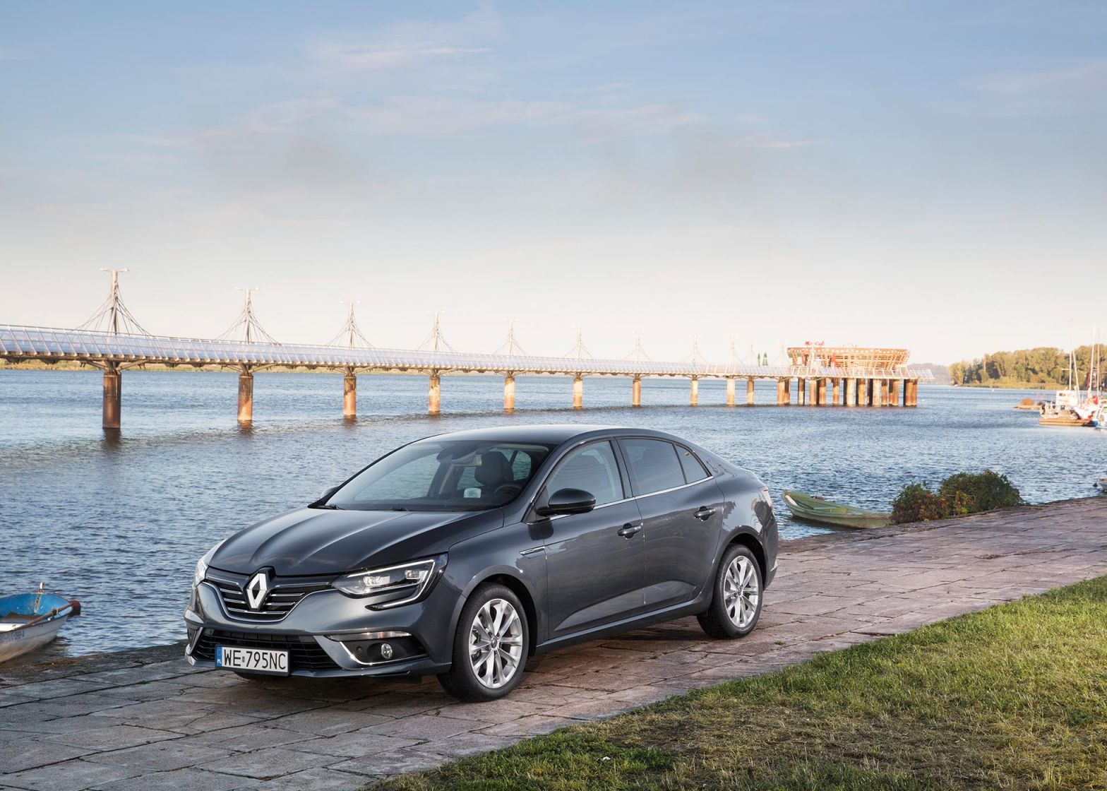 Test Drive Renaul Megane Sedan