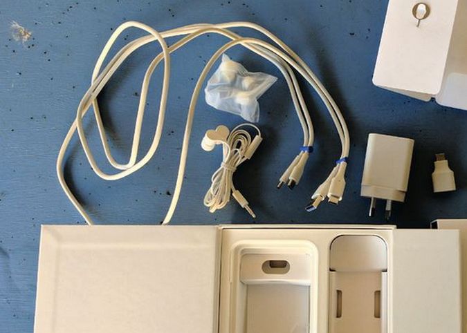 Si-a comandat pe net un nou telefon, dar nu se astepta sa se intample asta! Ce a descoperit cand a deschis cutia Si A Comandat Pe Net Un Nou Telefon Dar Nu Se Astepta Sa Se Intample Asta Ce A Descoperit Cand A Deschis