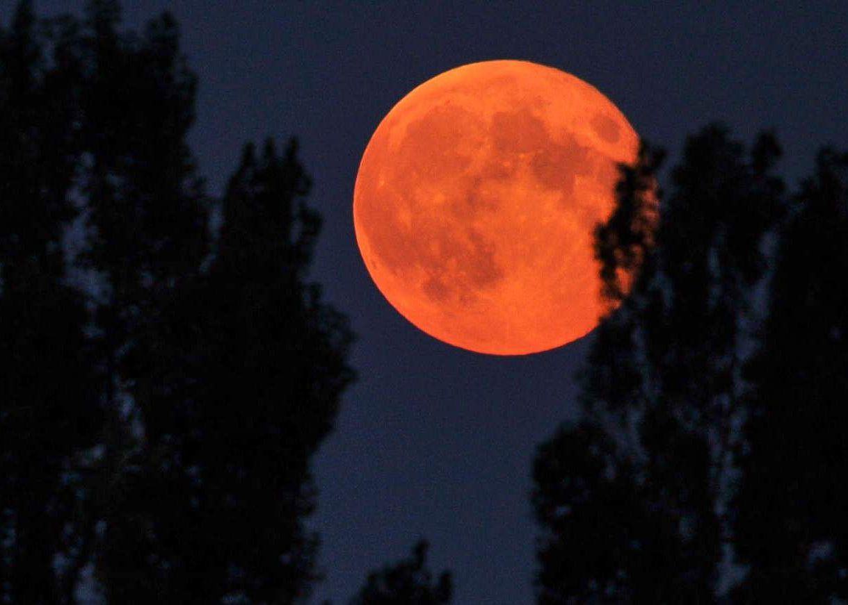 Luna De Sange Fenomen Astronomic Deosebit Sambata Noapte