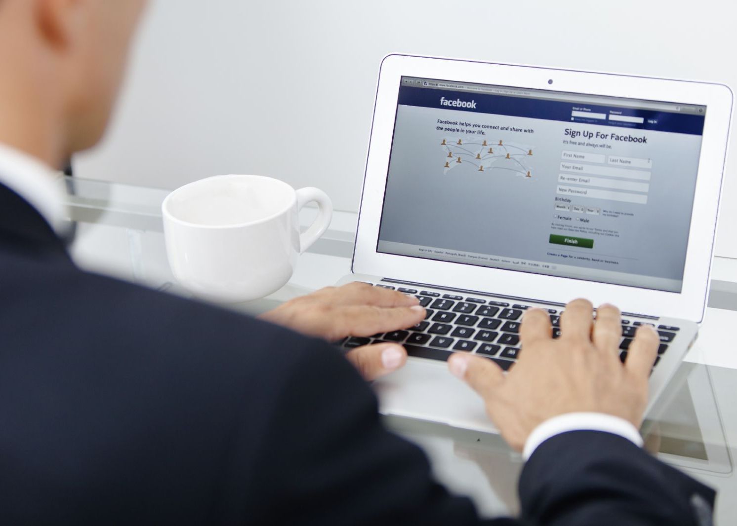 Condamnat La Inchisoare Din Cauza Mesajelor Scrise Pe Facebook Ce A Postat Pe Reteaua De Socializare