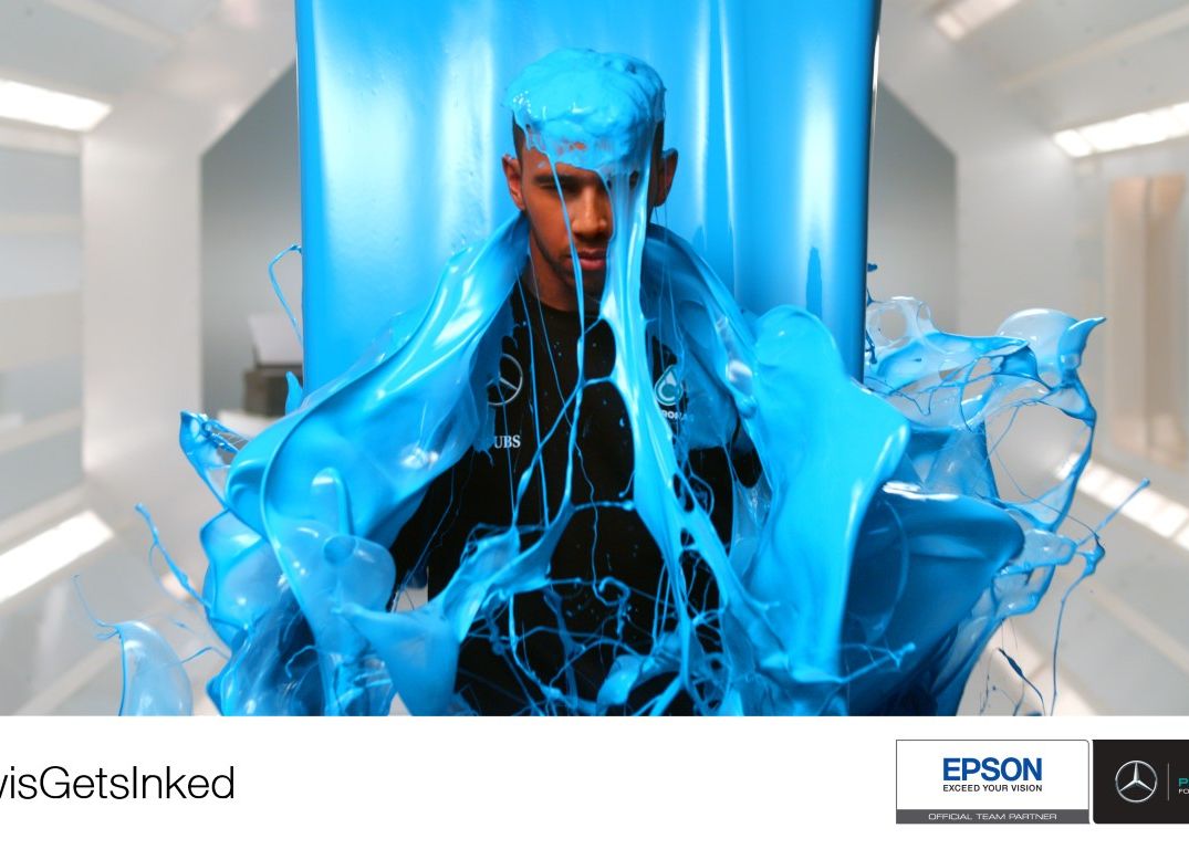 Lewis Hamilton Este Protagonistul Celui Mai Recent Film De Prezentare Al Unor Produse Epson