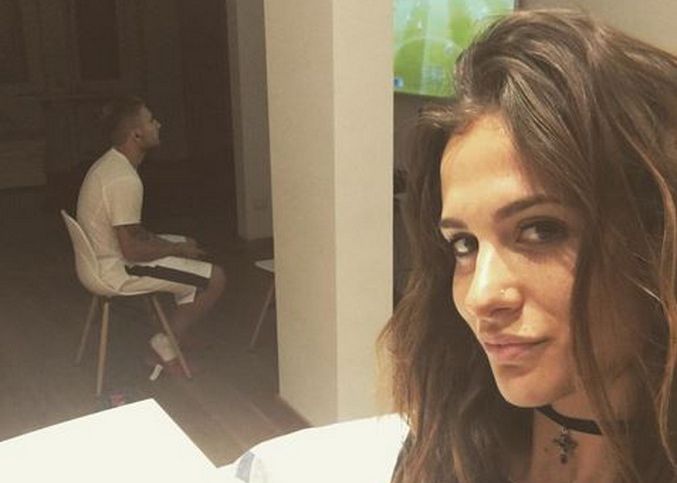 Sotia Unui Jucator Din Nationala Italiei Se Plange Ca Fotbalistul Este Obsedat De Fifa 17