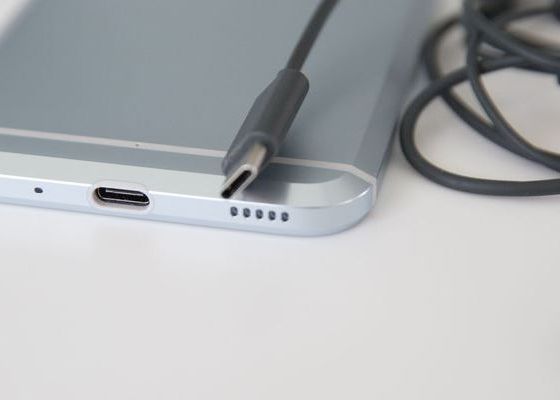 Ideea controversata a celor de la Apple a fost preluata! Un nou telefon dupa iPhone 7 renunta la jack-ul pentru casti Ideea Controversata A Celor De La Apple A Fost Preluata Un Nou Telefon Dupa Iphone 7 Renunta La Jack Ul