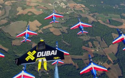 Probabil cel mai spectaculos clip vazut in 2016! Trei cascadori au zburat cu jetpack-uri langa avioane de vanatoare! VIDEO