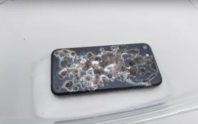 Au pus un iPhone 7 in cel mai puternic acid! Urmarea este incredibila! - VIDEO viral