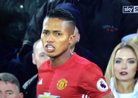 Imaginea Din Timpul Meciului Everton Man United Care A Devenit Virala Pe Internet