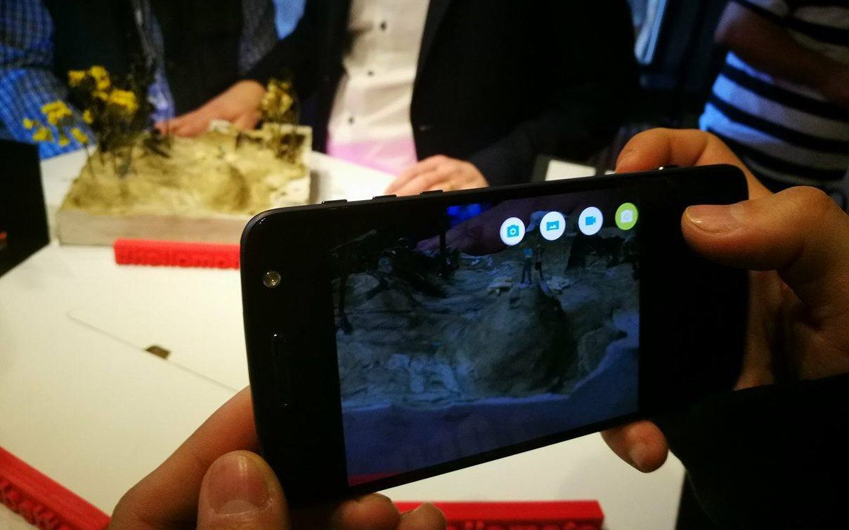 Lenovo A Lansat In Romania Cel Mai Subtire Smartphone De Top Cat Costa Telefonul Caruia Ii Poti Atasa