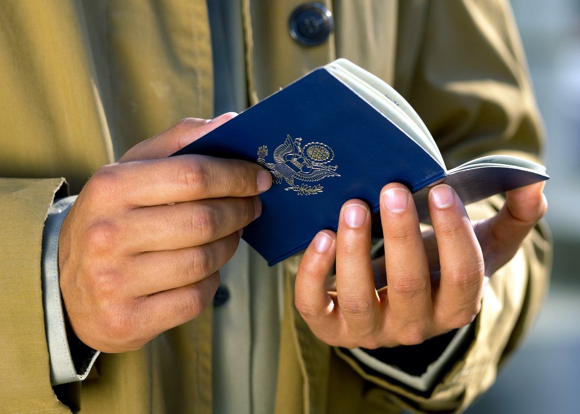 Rasism Programat Motivul Incredibil Pentru Care Acest Barbat Nu Si A Pututface Pasaport