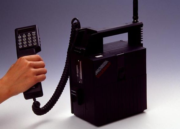 Telefonul care nu face aproape nimic, dar te poate imbogati! Este incredibil pretul cu care se vinde Telefonul Care Nu Face Nimic Dar Te Poate Imbogati Este Incredibil Pretul Cu Care Se Vinde