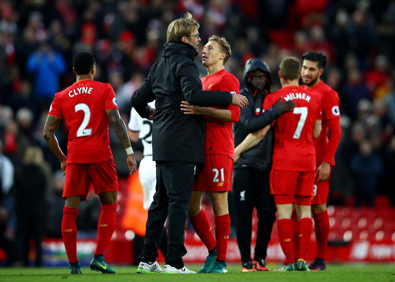 Un jucator de la Liverpool si-a pus abtibild cu propriul chip la telefon Un Jucator De La Liverpool Si A Pus Abtibild Cu Propriul Chip La Telefon