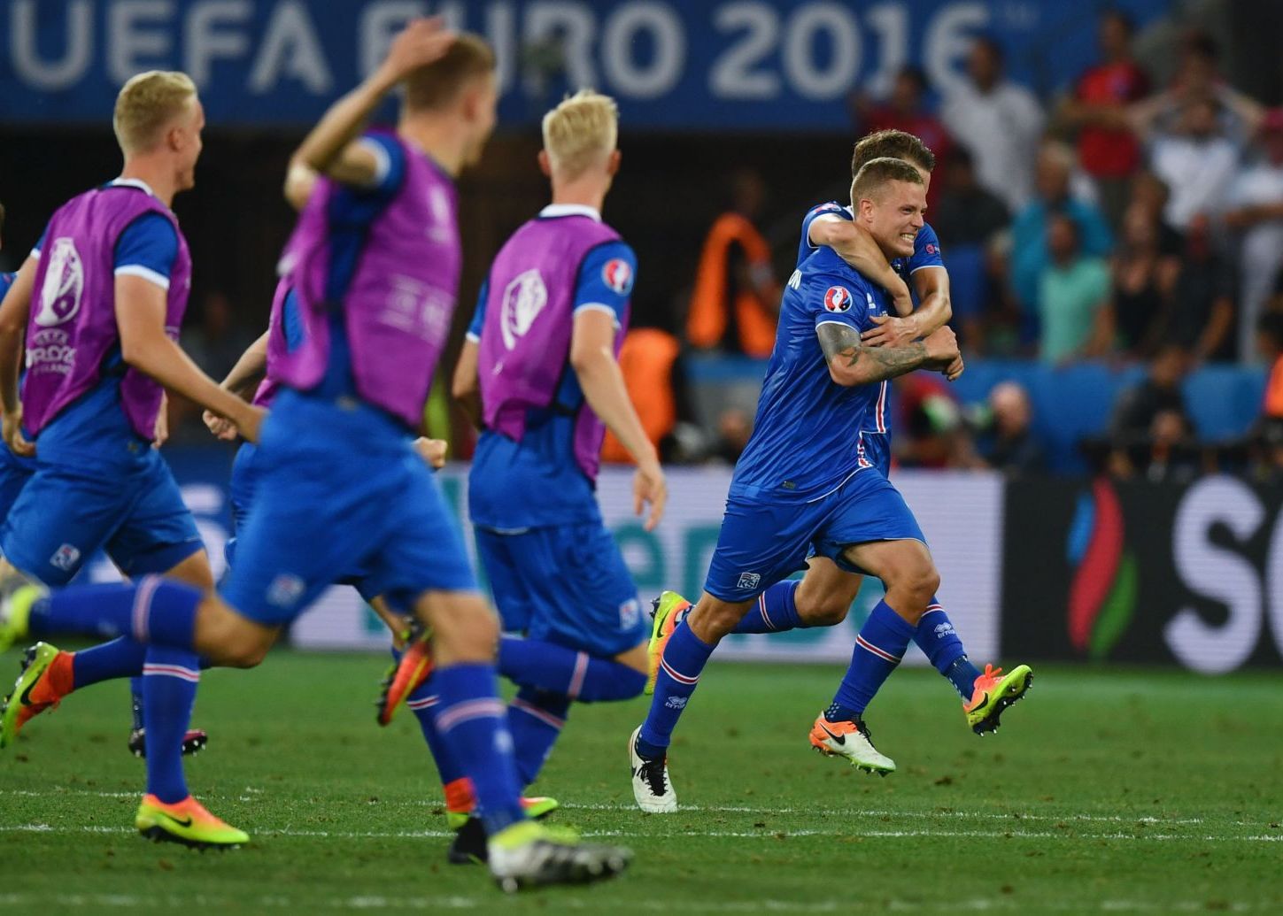 127.000 de oameni au scris mesaje in fiecare minut dupa acest meci! Care a fost cel mai tare moment din fotbal in 2016 127 000 De Oameni Au Scris Mesaje In Fiecare Minut Dupa Acest Moment Care A Fost Cel Mai Tare Moment Din