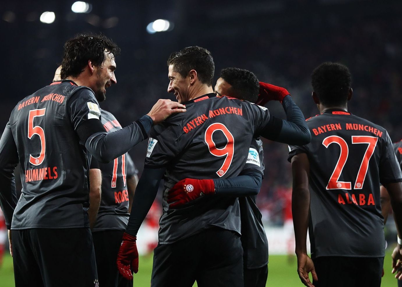 Un jucator de la Bayern le-a scris celor de la EA Sports: Vreau rating mai bun in FIFA! Raspunsul superb primit Un Jucator De La Bayern Le A Scris Celor De La Ea Sports Vreau Rating Mai Bun In Fifa Raspunsul Superb 1