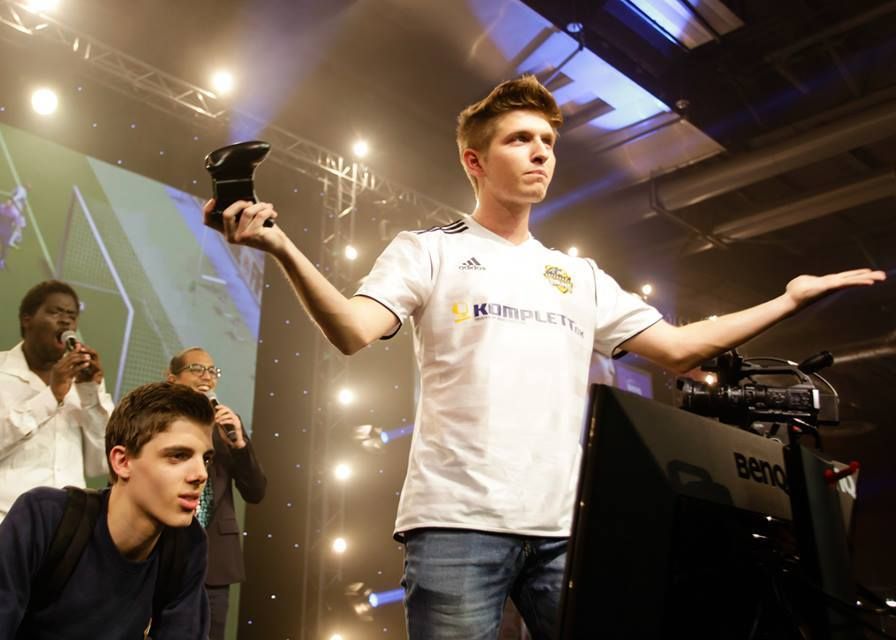 Asta E Cheia Succesului In Joc Cati Bani A Castigat Unul Dintre Cei Mai Buni Jucatori De Fifa Din Lume