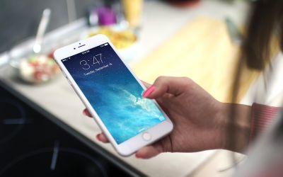 I-a explodat un iPhone in buzunar! Ce i-au spus reprezentantii Apple cand a facut reclamatie