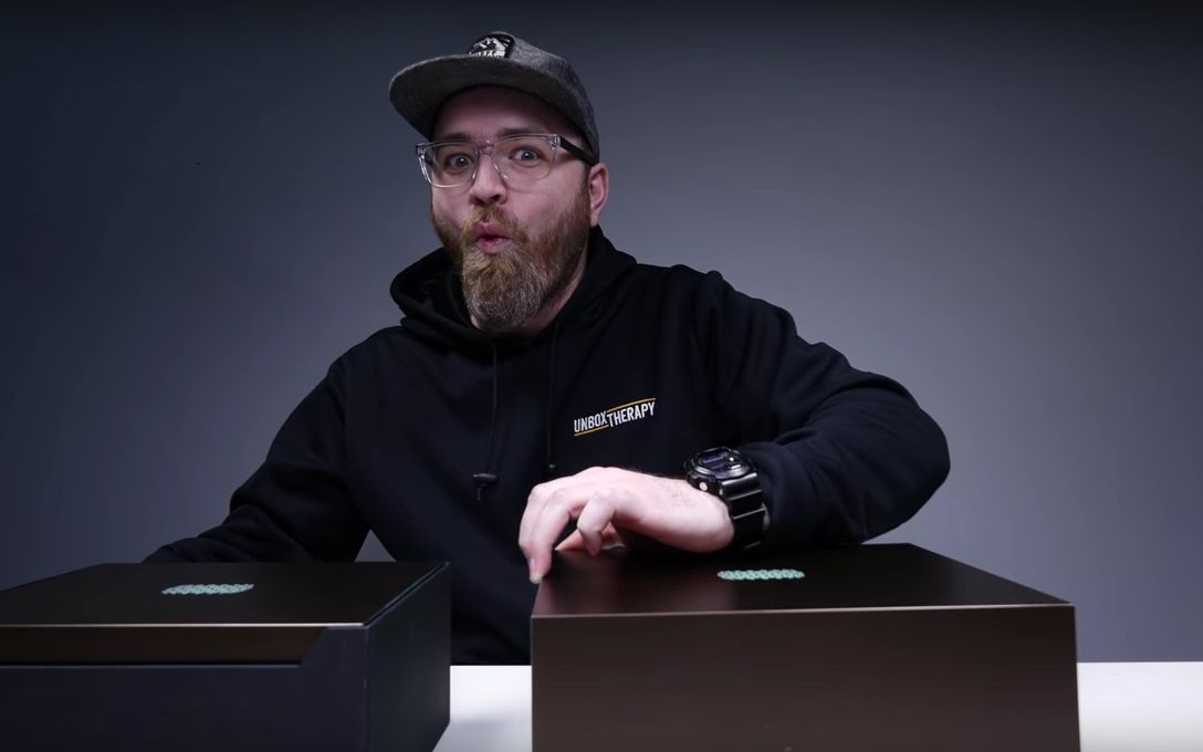 A comandat cel mai scump smartphone din lume, care costa 20.000 de dolari! Ce-a gasit in cutie A Comandat Cel Mai Scump Smartphone Din Lume Care Costa 20 000 De Dolari Ce A Gasit In Cutie