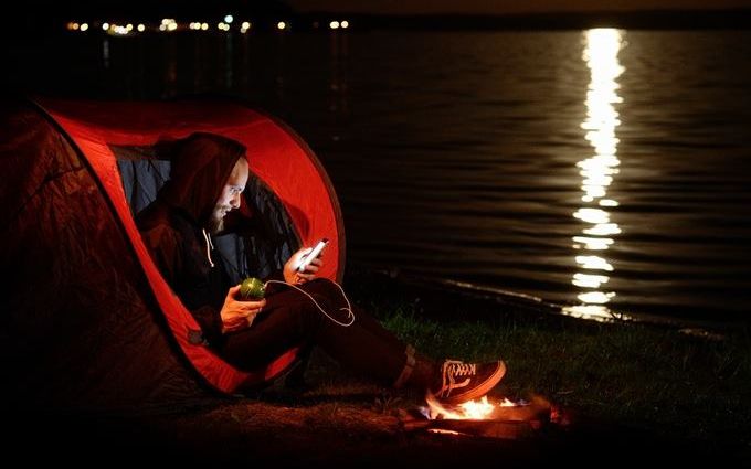 Are 19 Ani Si A Inventat Un Device Care Rezolva Marea Problema A Smartphone Urilor Gadgetul I A Adus Peste