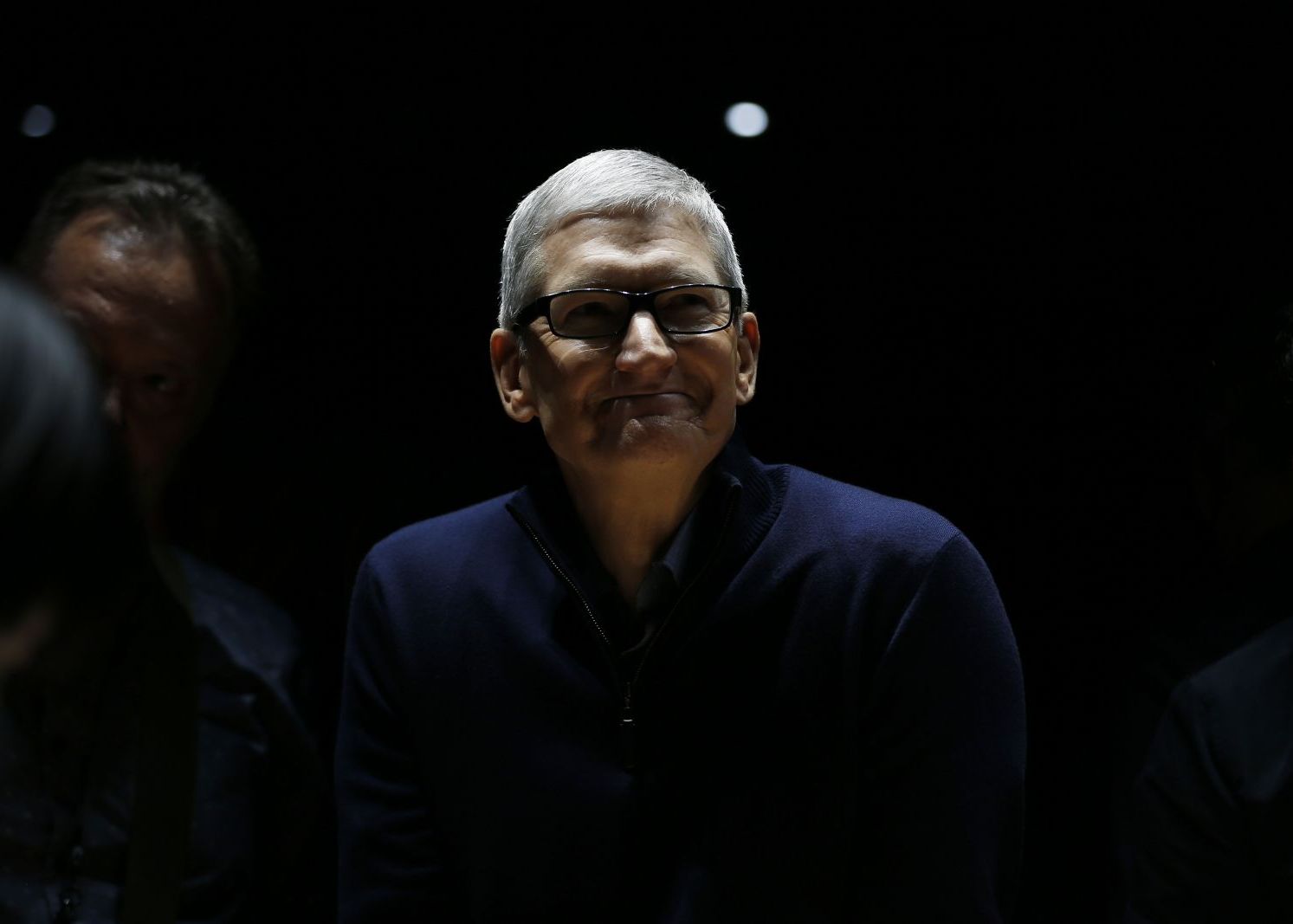 Tim Cook si-a scazut singur salariul dupa esecul Apple din 2016! Cati bani a incasat Tim Cook Si A Scazut Singur Salariul Dupa Esecul Apple Din 2016 Cati Bani A Incasat