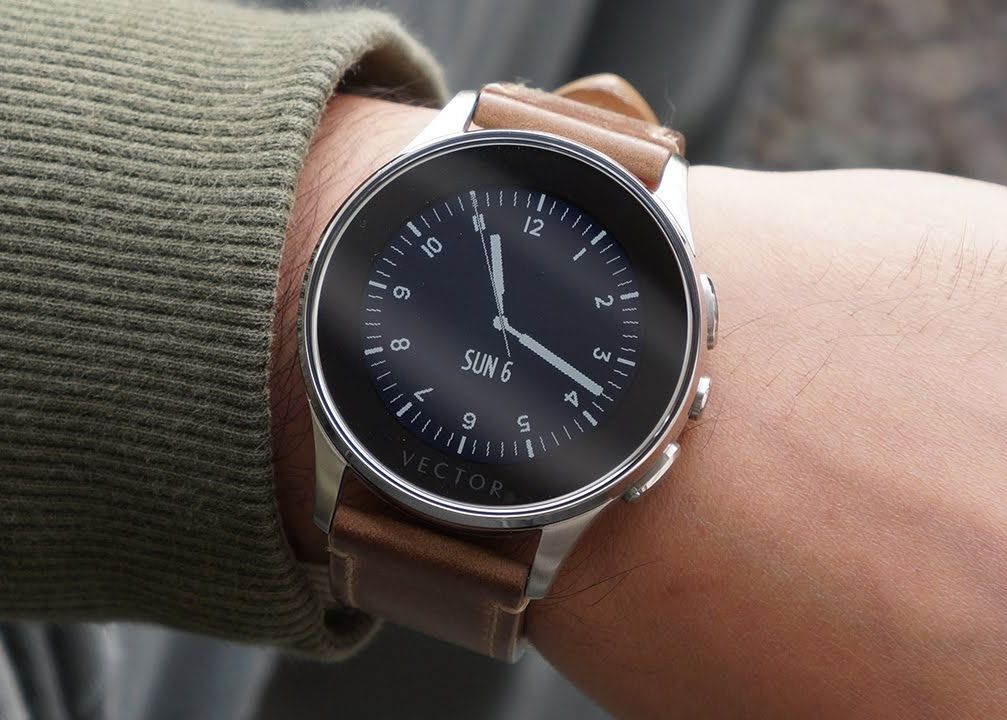 Vector Brandul De Ceasuri Inteligente Lansat In Romania Cumparat De Fitbit Cea Mai Mare Companie Din Domeniu