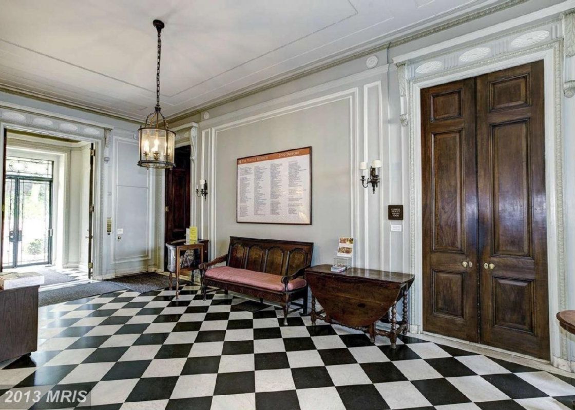 Cine Este Barbatul Care Si A Cumparat O Resedinta Privata Cu 23 De Milioane De Dolari Si A Platit In Numerar