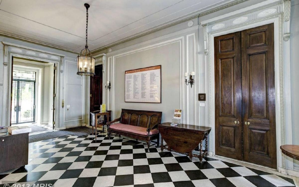 Cine Este Barbatul Care Si A Cumparat O Resedinta Privata Cu 23 De Milioane De Dolari Si A Platit In Numerar