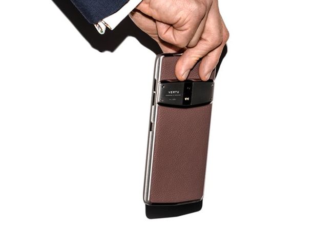 Vertu A Lansat Un Nou Telefon De Mii De Dolari Cum Arata Smartphone Ul Pentru Oamenii Bogati
