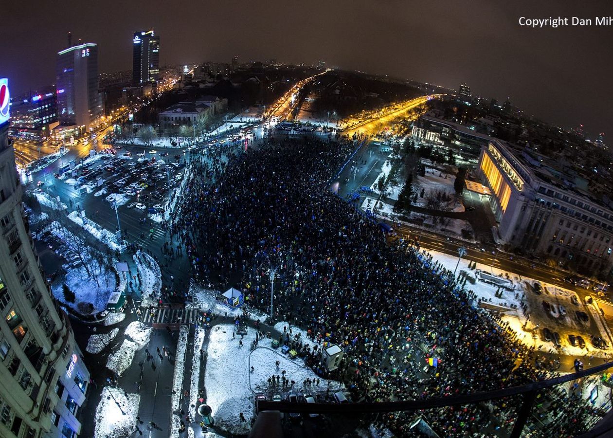 10 Imagini De La Protestele Din Bucuresti Care Au Devenit Virale Pe Net