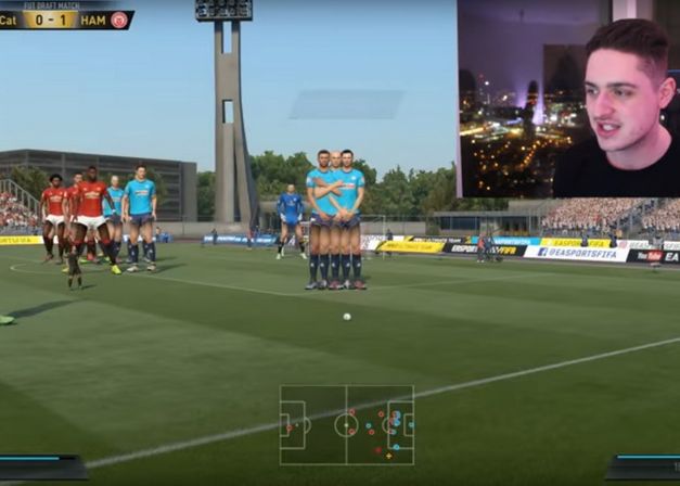 Un Hacker A Modificat Jocul Fifa 17 Si I A Transformat Pe Jucatori In Giganti