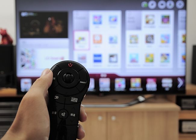 Ai un smart TV? Spionii pot asculta tot ce discuti in casa Ingerul Care Plange Un Virus Creat De Cia Transforma Orice Smart Tv In Dispozitiv De Ascultare