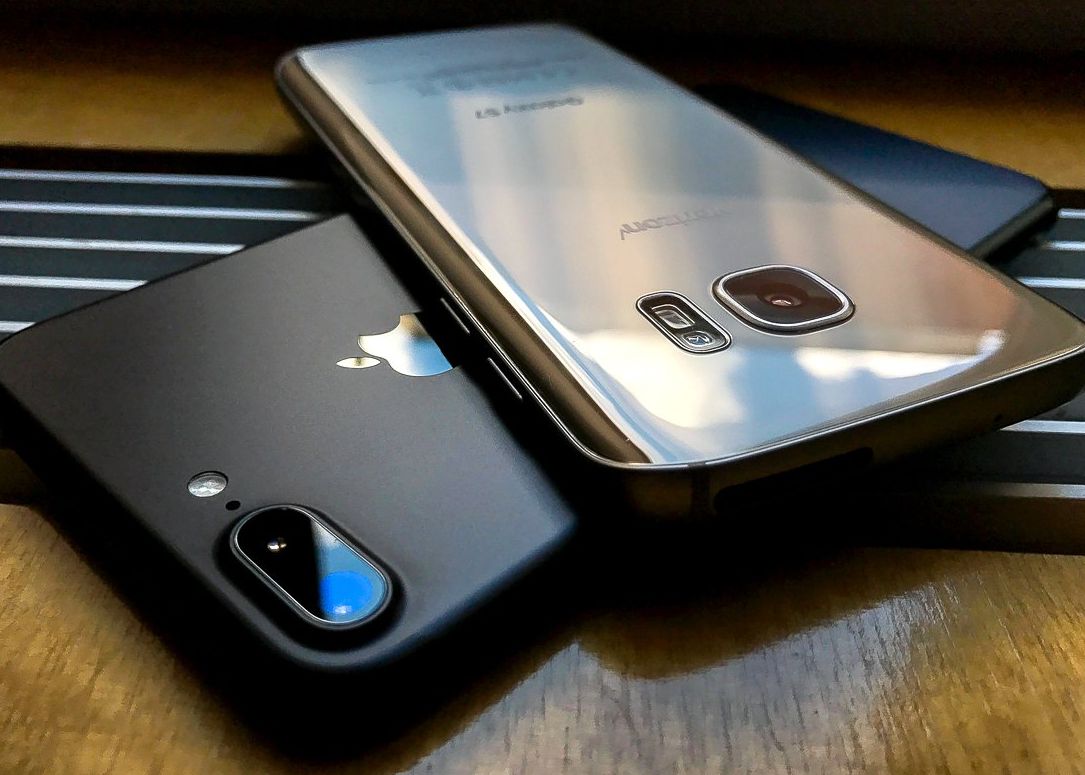 Cine A Castigat In 2016 Razboiul Dintre Samsung Si Apple Huawei Se Apropie Periculos