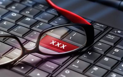Femeile folosesc smartphone-ul mai mult decat barbatii ca sa intre pe site-uri pentru adulti