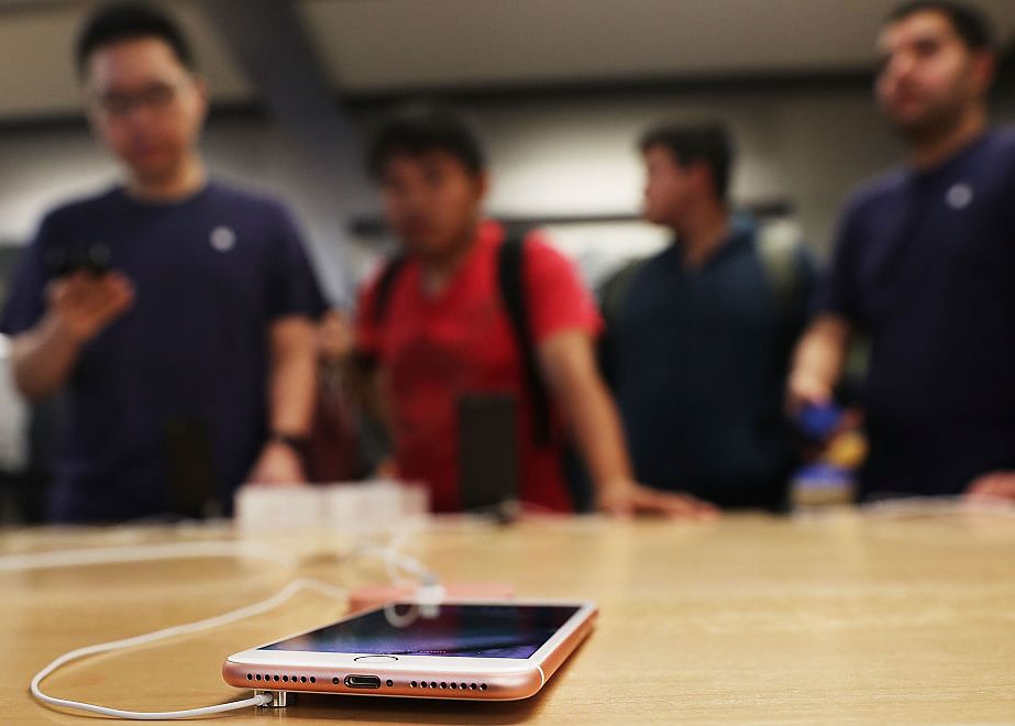Apple, santajata de hackeri! Care este pericolul urias pentru sute de milioane de utilizatori de iPhone Apple Santajata De Hackeri Care Este Pericolul Urias Pentru Sute De Milioane De Utilizatori De Iphone