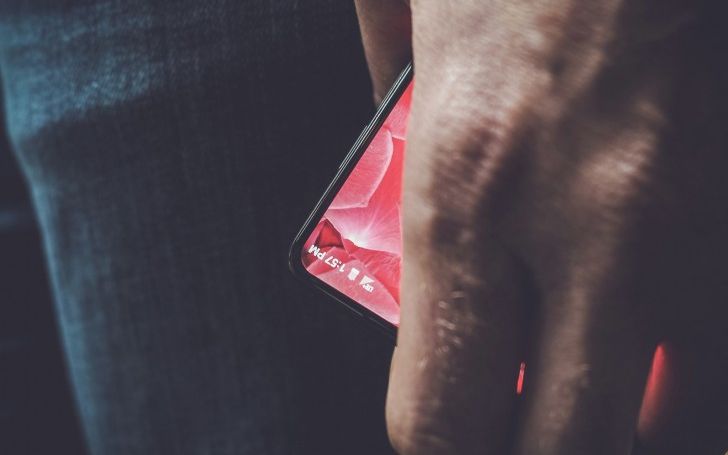 Telefonul care va concura cu produsele Apple si Google! Prima fotografie este surprinzatoare Telefonul Care Va Concura Cu Produsele Apple Si Google Prima Fotografie Este Surprinzatoare