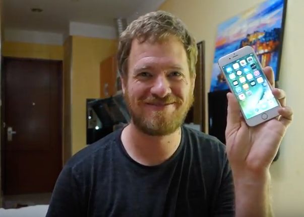 Si-a construit singur un iPhone cu bucati din China! Cat l-a costat sa-si faca singur un telefon Si A Construit Singur Un Iphone Cu Bucati Aduse Din China Cat L A Costat Sa Si Faca Singur Un Telefon