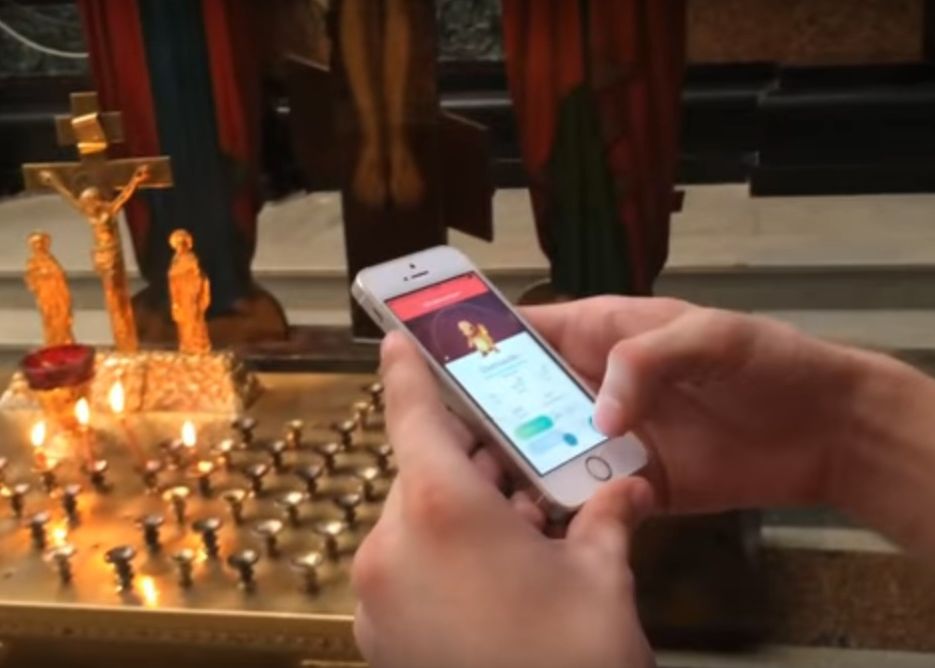 S-a filmat in timp ce juca Pokemon Go! iar acum va sta la inchisoare. Ce regula a incalcat Un Tanar Va Sta La Inchisoare Pentru Ca A Jucat Pokemon Go Ce Regula A Incalcat