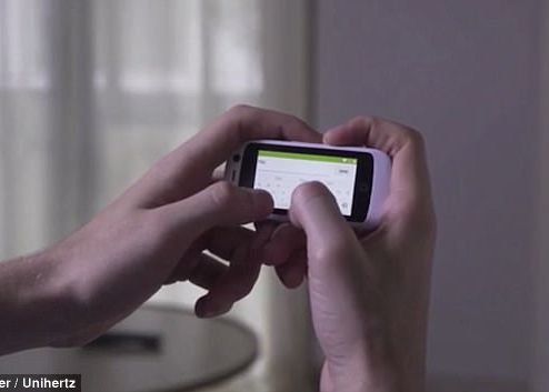 A Fost Creat Cel Mai Mic Smartphone 4g Din Lume Are Bateria Mai Buna Ca Iphone 7