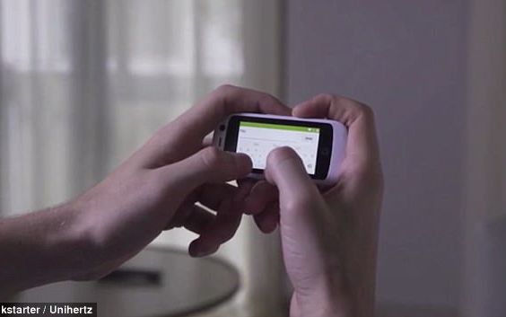 A Fost Creat Cel Mai Mic Smartphone 4g Din Lume Are Bateria Mai Buna Ca Iphone 7